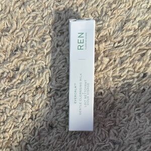 Gentle Cleansing Milk - White